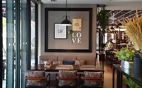 130 โฮเทล แอนด์ เรสซิเดนซ์ กรุงเทพ (SHA Plus+)